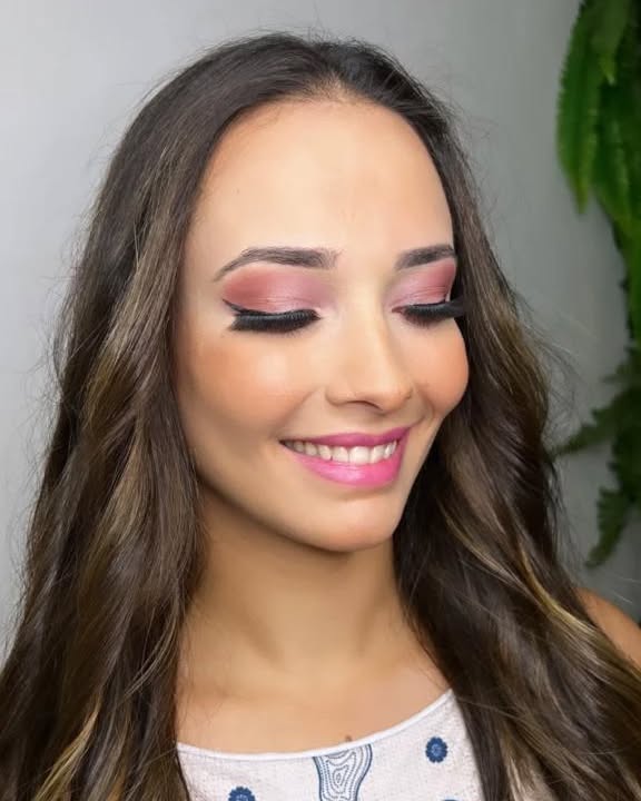 Maquiagem Profissional no Centro BH – Romário Cabeleireiros Maquiagem Profissional no Centro BH – Romário Cabeleireiros